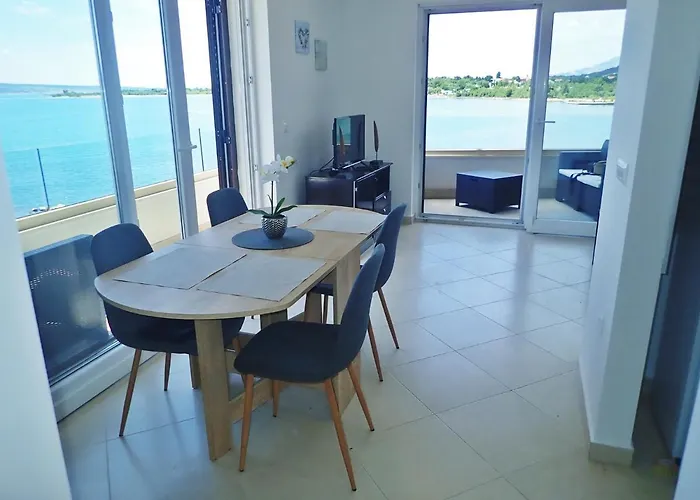 Plava Laguna With Beautiful Seaview Apartman Seline